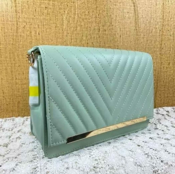 Stylish striped chain box sling bag for women and girls. - Picture 2 of 2